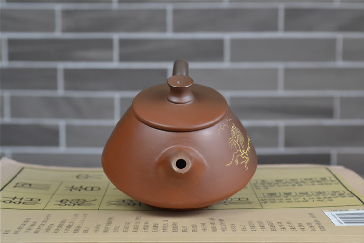 黄兰山水画坭兴陶茶壶雕刻